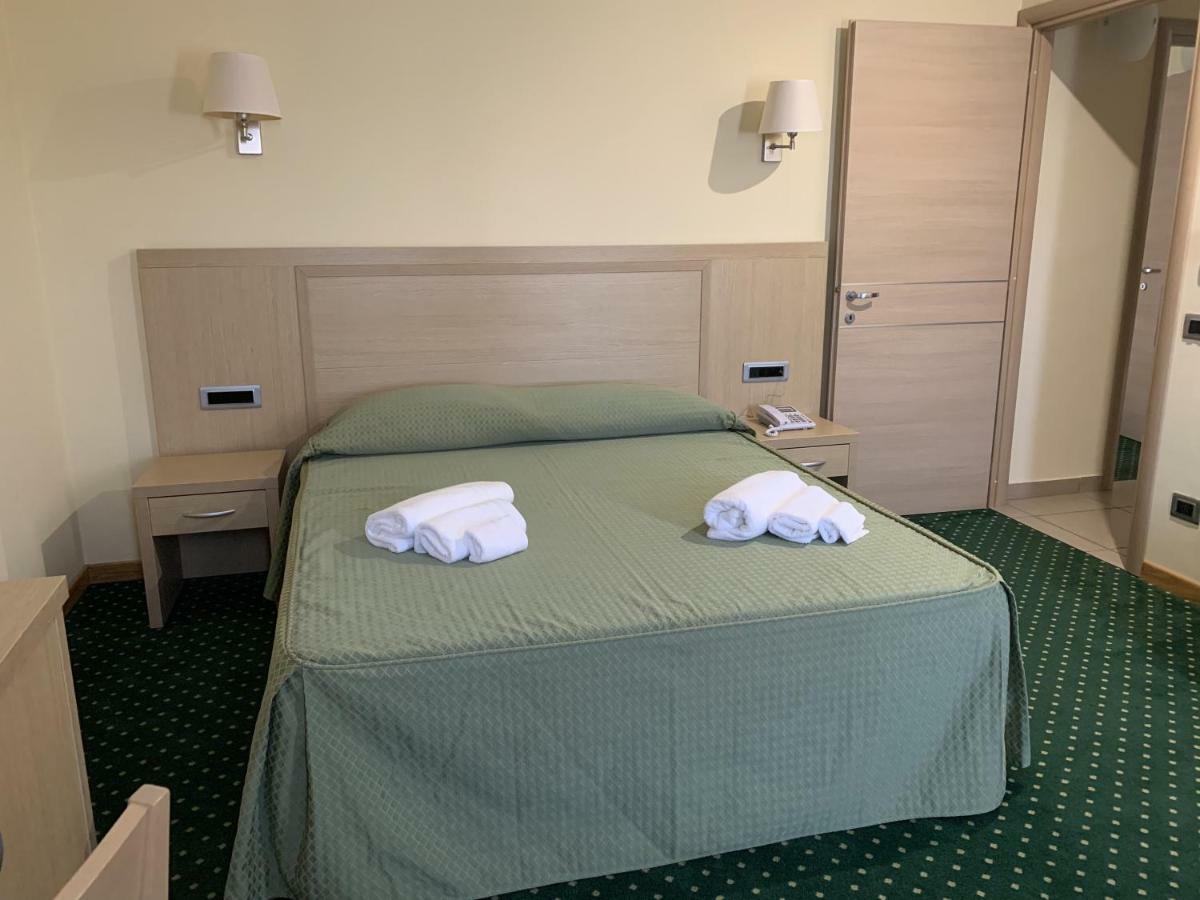 Hotel Palace Gioia Tauro Kültér fotó
