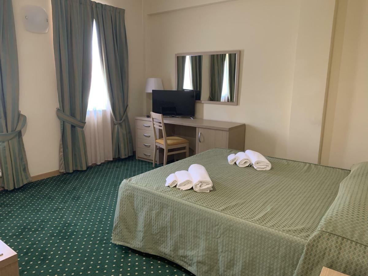 Hotel Palace Gioia Tauro Kültér fotó