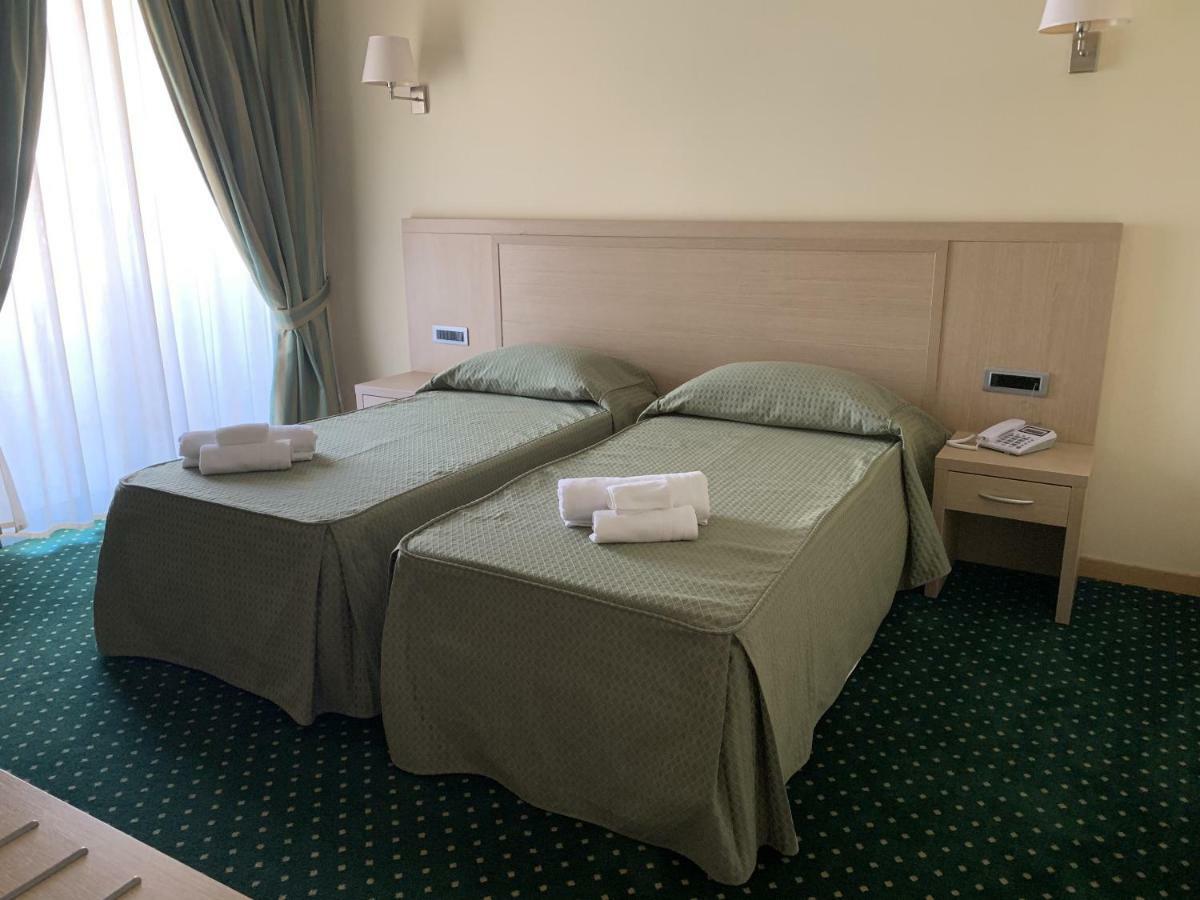 Hotel Palace Gioia Tauro Kültér fotó