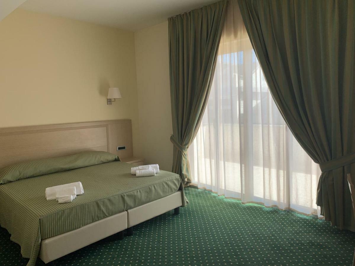 Hotel Palace Gioia Tauro Kültér fotó